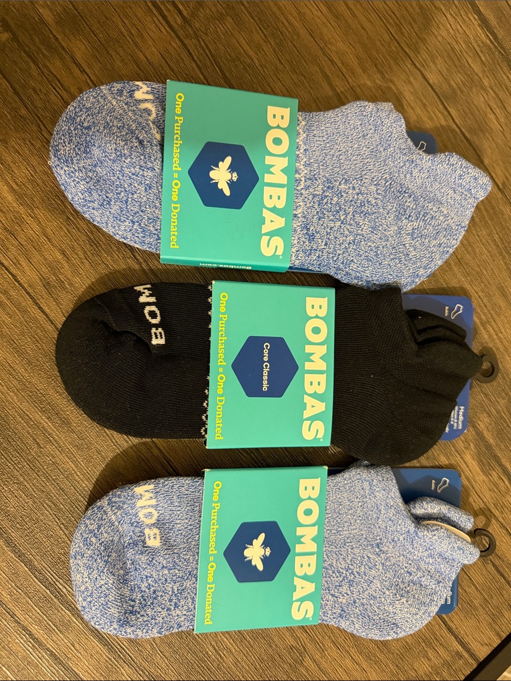 Bombas Unisex Ankle No-Show Socks Black & Light Blue Heather